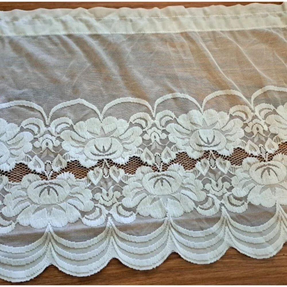 Vintage White Lace Window Valance Floral Scalloped Cottage Country 17x58